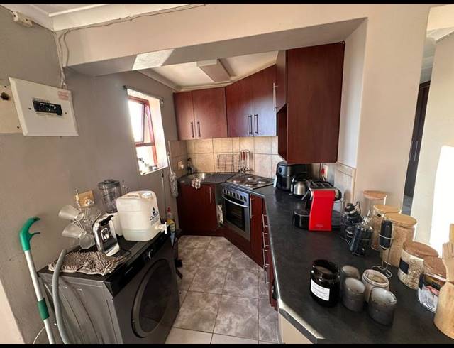 1 BEDROOM PROPERTY TO RENT IN OATLANDS NORTH